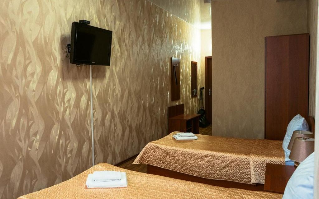 Стандартный двухместный номер с 2 отдельными кроватями 3 500 ₽ <br> Одноместное размещение 2 100 ₽  